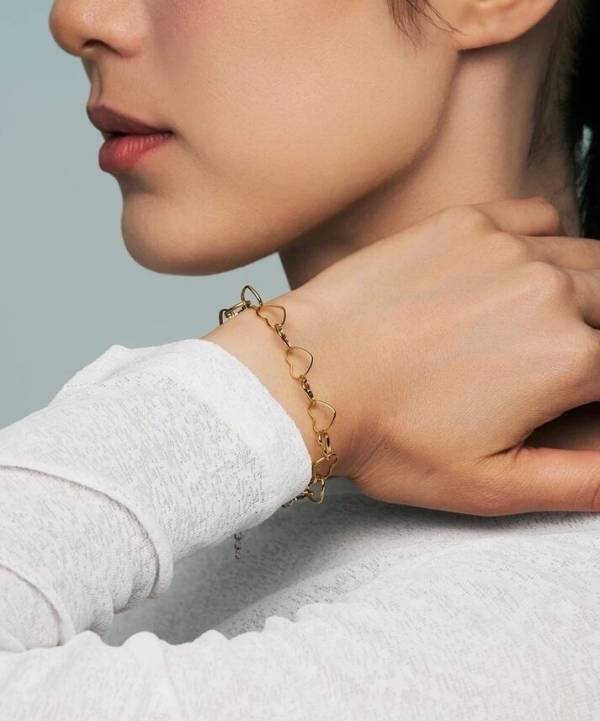 着けるだけで手元がおしゃれ見え。今っぽさが叶うUNITED JEWELSの人気バングル3選
