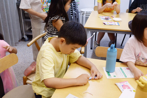 食事をよく噛まない子は「問題行動を起こすリスクが高い」。 専門家が語る、朝食が子どもに与える意外な影響