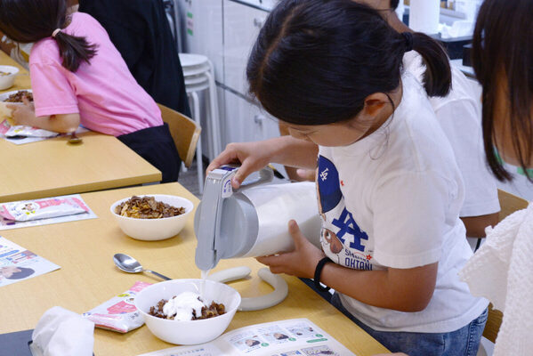 食事をよく噛まない子は「問題行動を起こすリスクが高い」。 専門家が語る、朝食が子どもに与える意外な影響