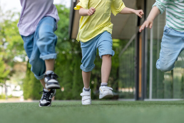 「叱るとは説明すること」尾木ママが伝えたい、子どもの自己肯定感を育てる親の習慣とは？