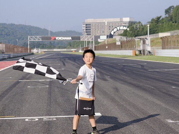 【窓からサーキットが見える！】クルマ好きキッズに大人気の「富士スピードウェイホテル」に泊まってみた