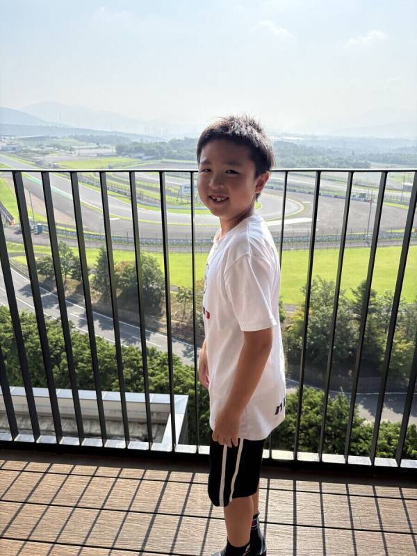 【窓からサーキットが見える！】クルマ好きキッズに大人気の「富士スピードウェイホテル」に泊まってみた