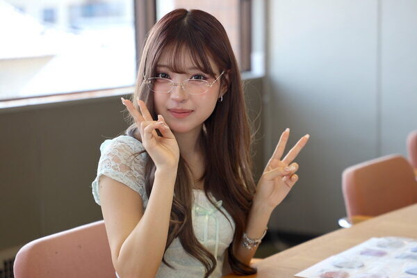 「うわ綺麗！」10代女子に絶大人気のインフルエンサーが“世界にひとつ”の「ジュエリー×めがね」制作に挑戦、その舞台裏は？
