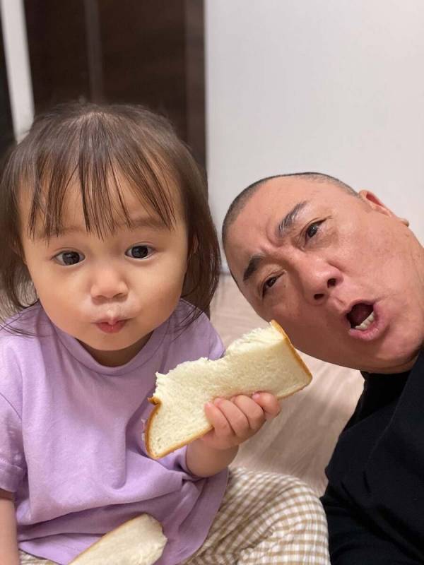 西野未姫さんイヤイヤ期長女の「ご飯食べてくれない」に31歳年上夫・山本圭壱さんが奮闘「来週一週間、朝食作る」真剣宣言