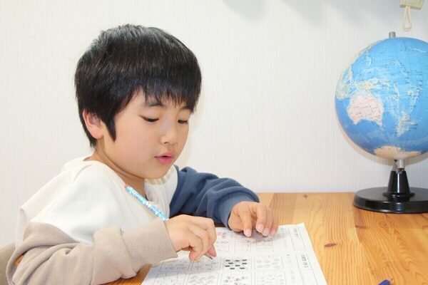 実は「掃除しなさい」はNGだった。教育評論家 親野智可等先生がすすめる、夏休みの「親子大そうじ」が子どもを伸ばす理由
