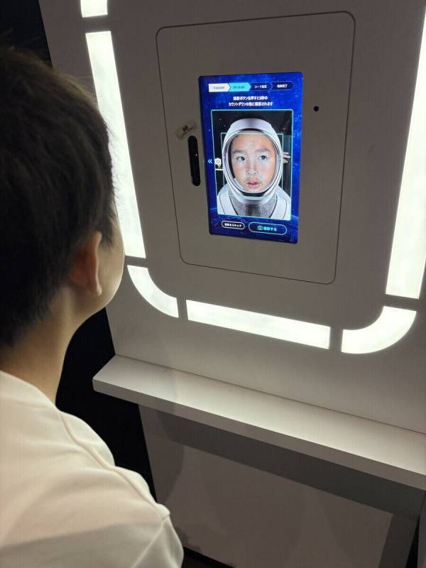 「えっ、本当に月に来た!?」親子で大興奮の没入型宇宙体験。ホテルブッフェまで楽しめる東京ドームシティの1日