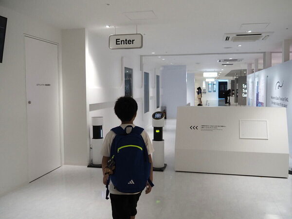 「えっ、本当に月に来た!?」親子で大興奮の没入型宇宙体験。ホテルブッフェまで楽しめる東京ドームシティの1日