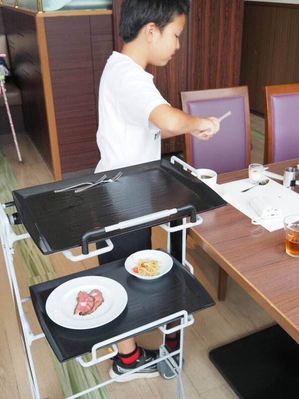 「えっ、本当に月に来た!?」親子で大興奮の没入型宇宙体験。ホテルブッフェまで楽しめる東京ドームシティの1日
