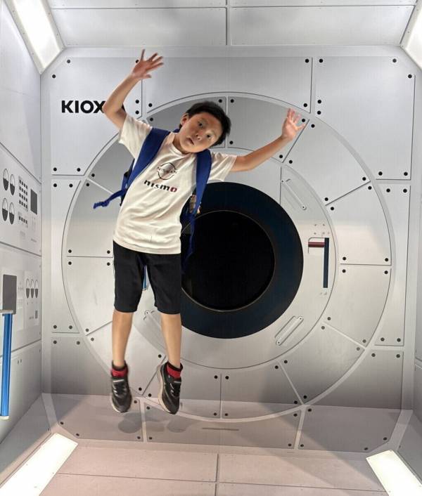 「えっ、本当に月に来た!?」親子で大興奮の没入型宇宙体験。ホテルブッフェまで楽しめる東京ドームシティの1日
