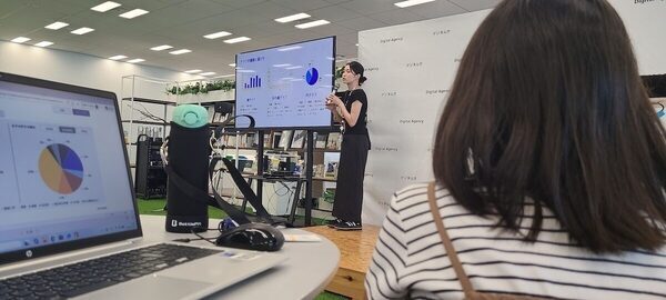 大臣を前に緊張…と思いきや 小4娘が見せた堂々プレゼンにびっくり 霞が関のお仕事体験