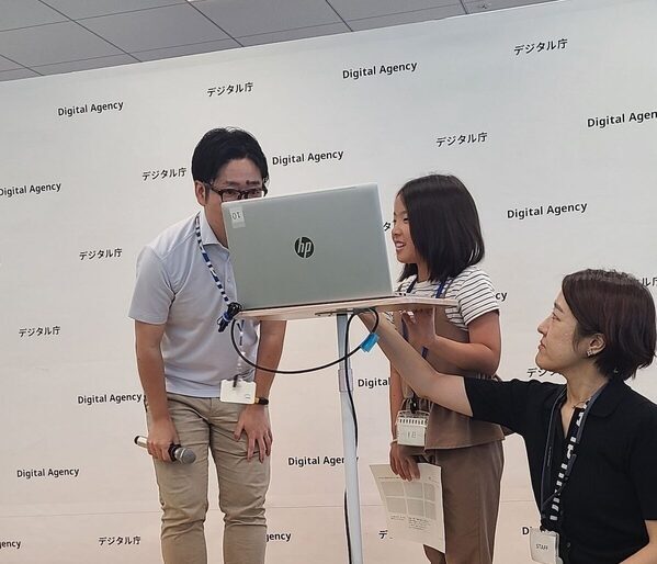 大臣を前に緊張…と思いきや 小4娘が見せた堂々プレゼンにびっくり 霞が関のお仕事体験