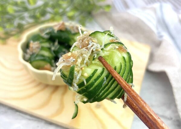 これ、5分以内でできます！見た目も食感も楽しいキュウリの超時短・副菜レシピ【プロの技が詰まってる！】