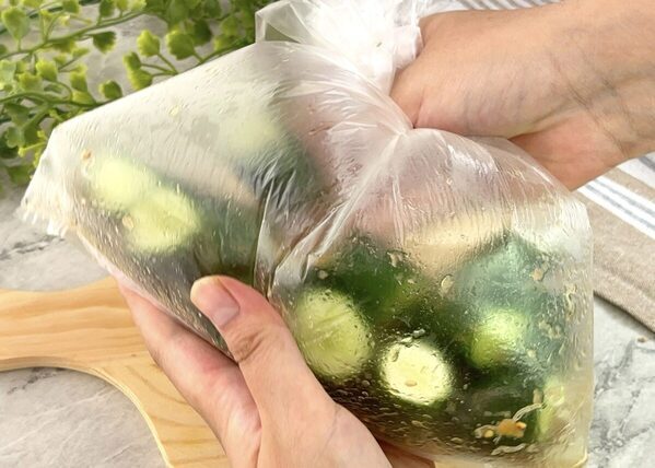 これ、5分以内でできます！見た目も食感も楽しいキュウリの超時短・副菜レシピ【プロの技が詰まってる！】