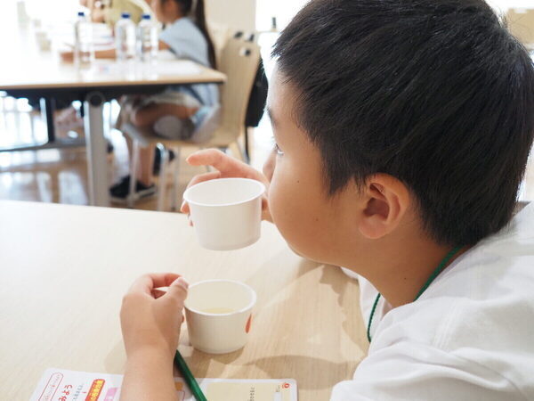 「だから、おいしいんだ！」小5息子が身近なあの商品のヒミツに迫る！ 味の素の「自由研究講座」に親子で夢中