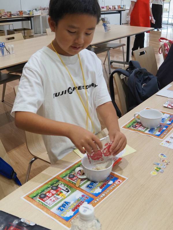 「だから、おいしいんだ！」小5息子が身近なあの商品のヒミツに迫る！ 味の素の「自由研究講座」に親子で夢中