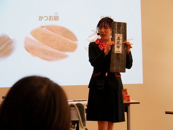 「だから、おいしいんだ！」小5息子が身近なあの商品のヒミツに迫る！ 味の素の「自由研究講座」に親子で夢中