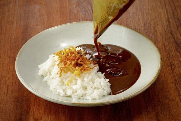 あのケーキの名店、実はレストランから始まっていた！チョコレート隠し味の欧風カレーも！トップスの秘伝カレーがお取り寄せ可能に