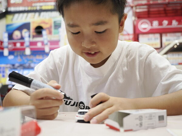 「えっ、無料でここまで!?」本物のタイヤ交換にトミカ作りまで。小5息子が大興奮したオートバックスの神イベント