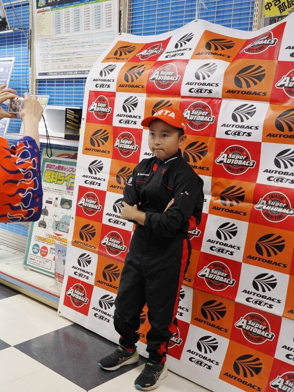 「えっ、無料でここまで!?」本物のタイヤ交換にトミカ作りまで。小5息子が大興奮したオートバックスの神イベント