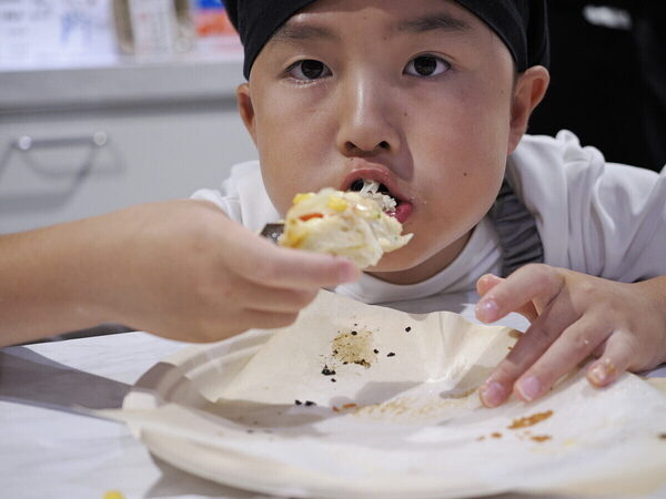 ピザの概念が変わった！小5息子が“こってり感ゼロ”のおいしさにびっくり。富澤商店の手ごねのピザレッスン