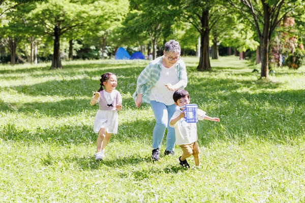 「俺死ぬんかと…」「長生きしてね」祖父母123人が涙した！ 孫にもらって一番うれしかったもの