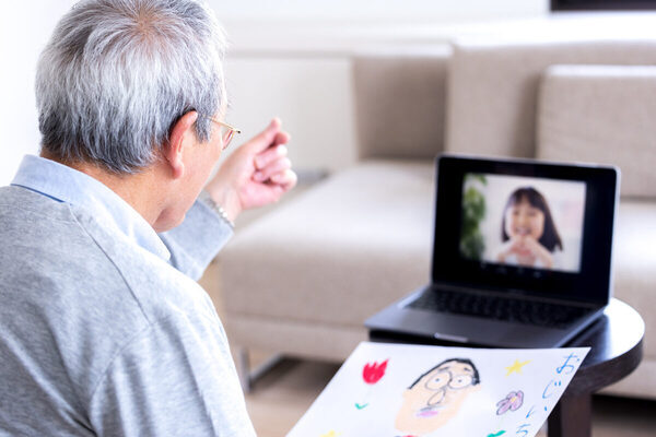 「俺死ぬんかと…」「長生きしてね」祖父母123人が涙した！ 孫にもらって一番うれしかったもの