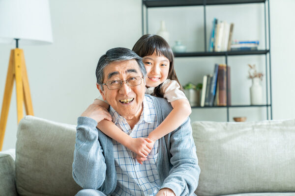 がん宣告も「ばあばなら大丈夫だよ」孫の言葉で手術を決意…祖父母がいつまでも忘れられない“孫のひと言”
