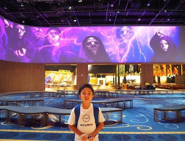 「ここに現れるとは！」小5息子が『死喰い人』と対決。スタジオツアー東京のハロウィンイベントでハリポタ世界にどっぷり♪