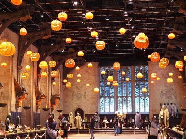 「ここに現れるとは！」小5息子が『死喰い人』と対決。スタジオツアー東京のハロウィンイベントでハリポタ世界にどっぷり♪