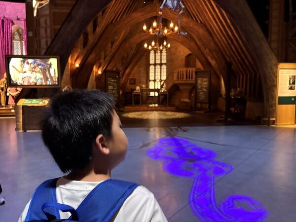 「ここに現れるとは！」小5息子が『死喰い人』と対決。スタジオツアー東京のハロウィンイベントでハリポタ世界にどっぷり♪