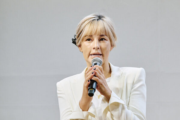 右胸が突然小さくなった…梅宮アンナさんが気付いた乳がんの異変。最初に気づいたのは「しこり」ではなかった