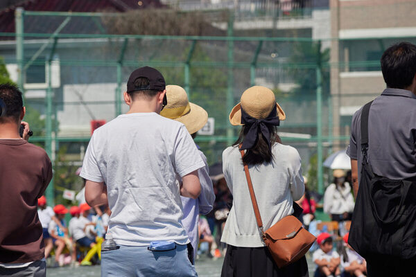 その行動は非常識！「うちの子の出番なのに…」運動会で保護者がイラッとした“迷惑行為”