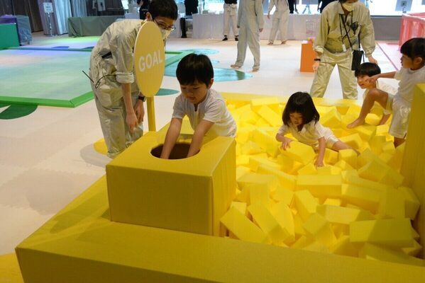 服が汚れても大丈夫！ 子どもたちがインクまみれで挑んだ花王・アタックの体験型イベント「ヨゴレンジャー・パーク」に潜入