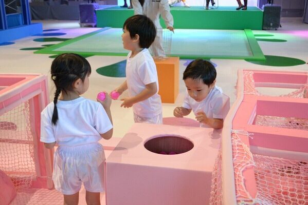 服が汚れても大丈夫！ 子どもたちがインクまみれで挑んだ花王・アタックの体験型イベント「ヨゴレンジャー・パーク」に潜入
