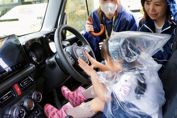 車に取り残されてしまったらクラクションを鳴らそう！静岡の幼稚園で「たすけてブーブー」安全教室開催