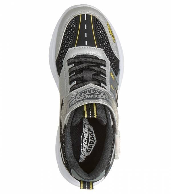 靴底にミニカーがピットイン！スケッチャーズのキッズスニーカー「Skechers Garage」が遊び心満載