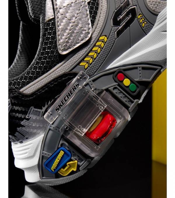 靴底にミニカーがピットイン！スケッチャーズのキッズスニーカー「Skechers Garage」が遊び心満載