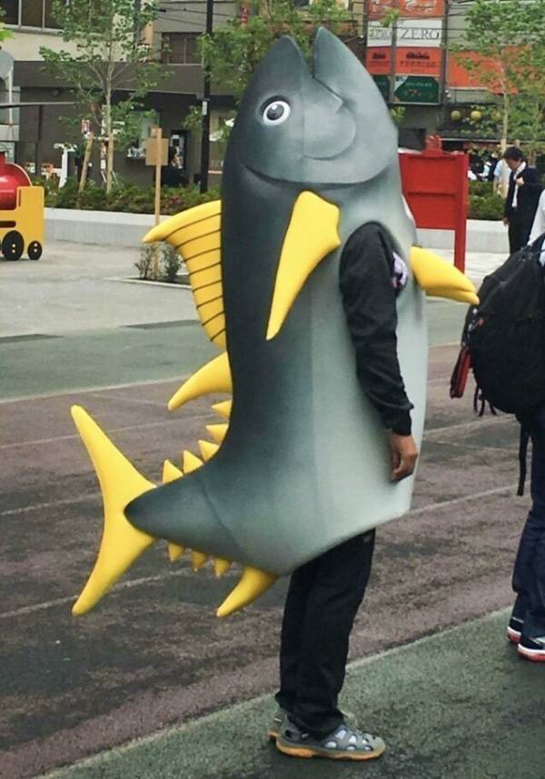先生たちガチすぎ！ 巨大マグロ寿司に爆笑、園長のシュールな姿も…ハロウィン仮装が想像以上だった