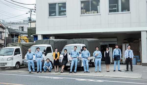 全編宮崎弁で職場模様を描く小松台東の新作が開幕