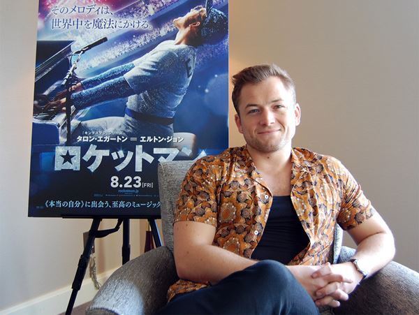 「モノマネはしたくなかった」タロン・エガートンが語る『ロケットマン』