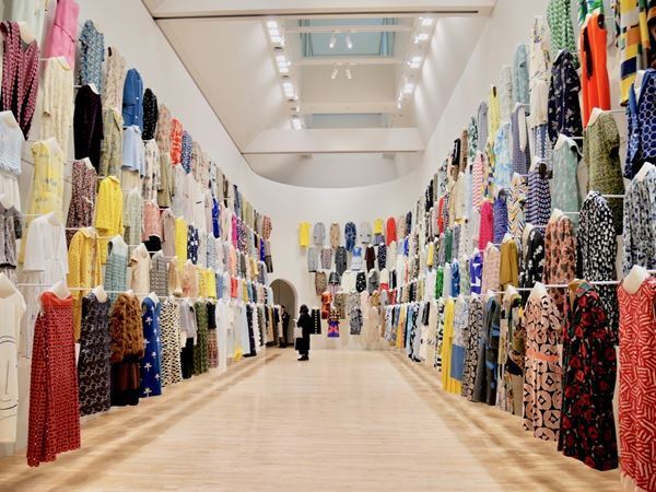 「ミナ ペルホネン」とデザイナー皆川明の“ものづくり”に迫る　過去最大規模の展覧会