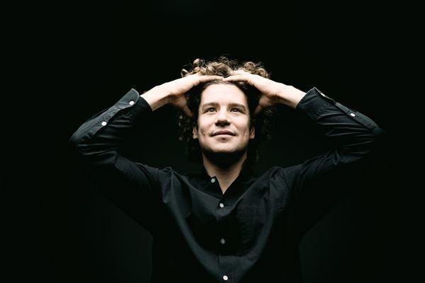 ロビン・ティチアーティ指揮ベルリン・ドイツ放送交響楽団 今、イギリスでもっともエキサイティングな指揮者登場！