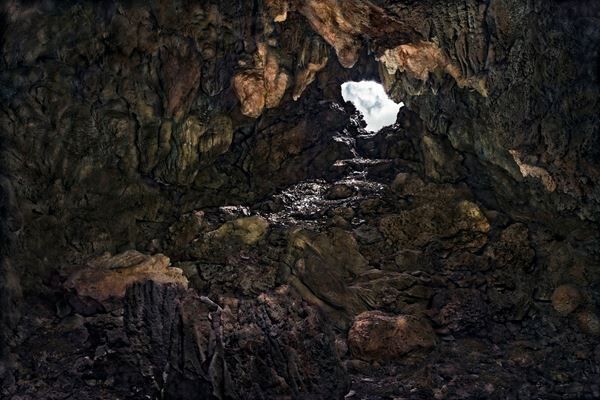 「洞窟」から見えるものとは？  東京都写真美術館『イメージの洞窟』展開催