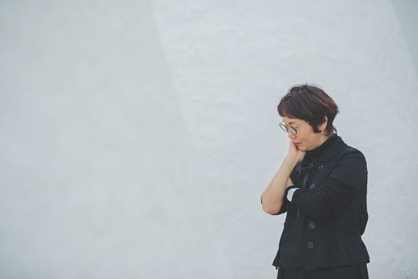 鉄とガラスを用いた新作彫刻も　青木野枝の個展が府中市美術館にて開催