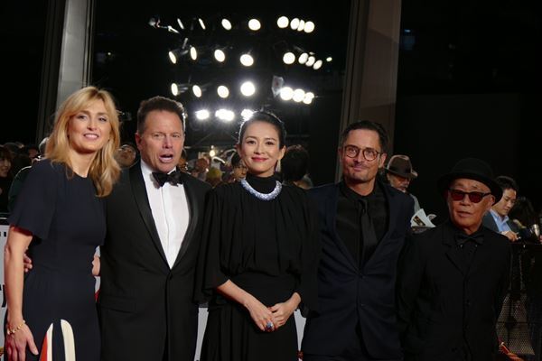 第32回東京国際映画祭が開幕！　豪華スター集結で、華やかなオープニング