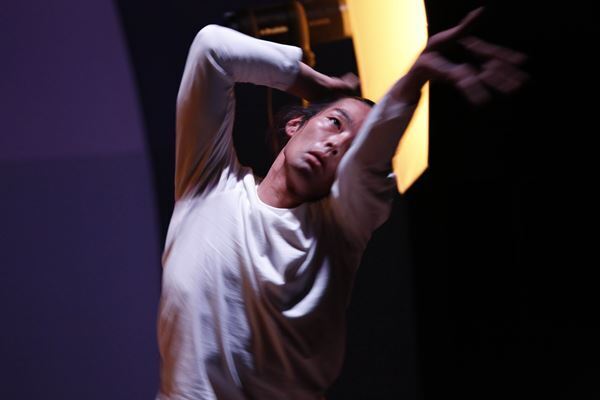 森山未來が演出・振付・出演を担当、朗読パフォーマンス『「見えない／見える」ことについての考察』全国7カ所38公演開催