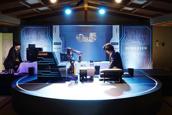 吉沢亮がソフト開発者として若葉竜也演じる天才棋士と対決！　『AWAKE』冒頭映像公開