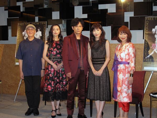 左から鈴木聡、中島亜梨沙、稲垣吾郎、安寿ミラ、北村岳子
