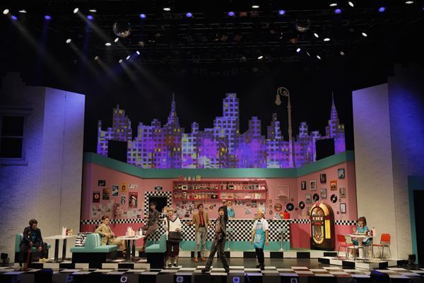 三浦宏規「精一杯のコメディをお届けします」　『Oh My Diner』舞台写真公開