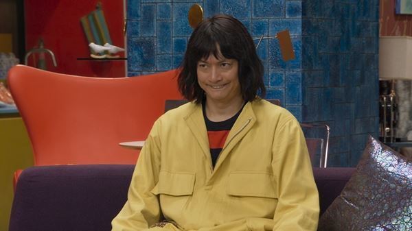 香取慎吾が超絶愛されキャラ“舎人真一”に　三谷幸喜脚本・演出『誰かが、見ている』9月18日配信決定＆初映像公開